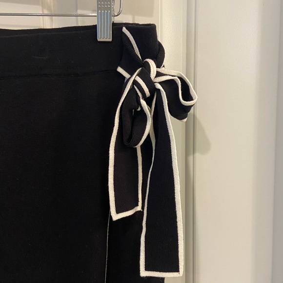 Ann Taylor factory pencil skirt - Picture 3 of 4